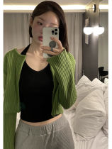 JOY) with early spring trendy sensation white green small brute waist dark buttoned knit cardigan short and good fit