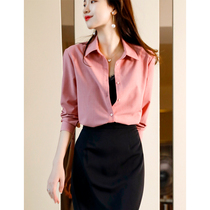 Korean Version Pink Shirt Woman 2022 Chunqiu New Temperament Commute 100 Hitch Loose Outside Wearing Foreign Air Blouse