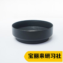 Metal shade with a calibre of 75mm mm.