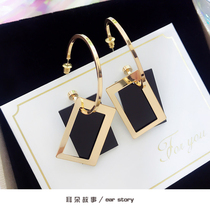 Japanese and Korean niche design sense suitable for round face round female Joker personality slim earrings thin earrings