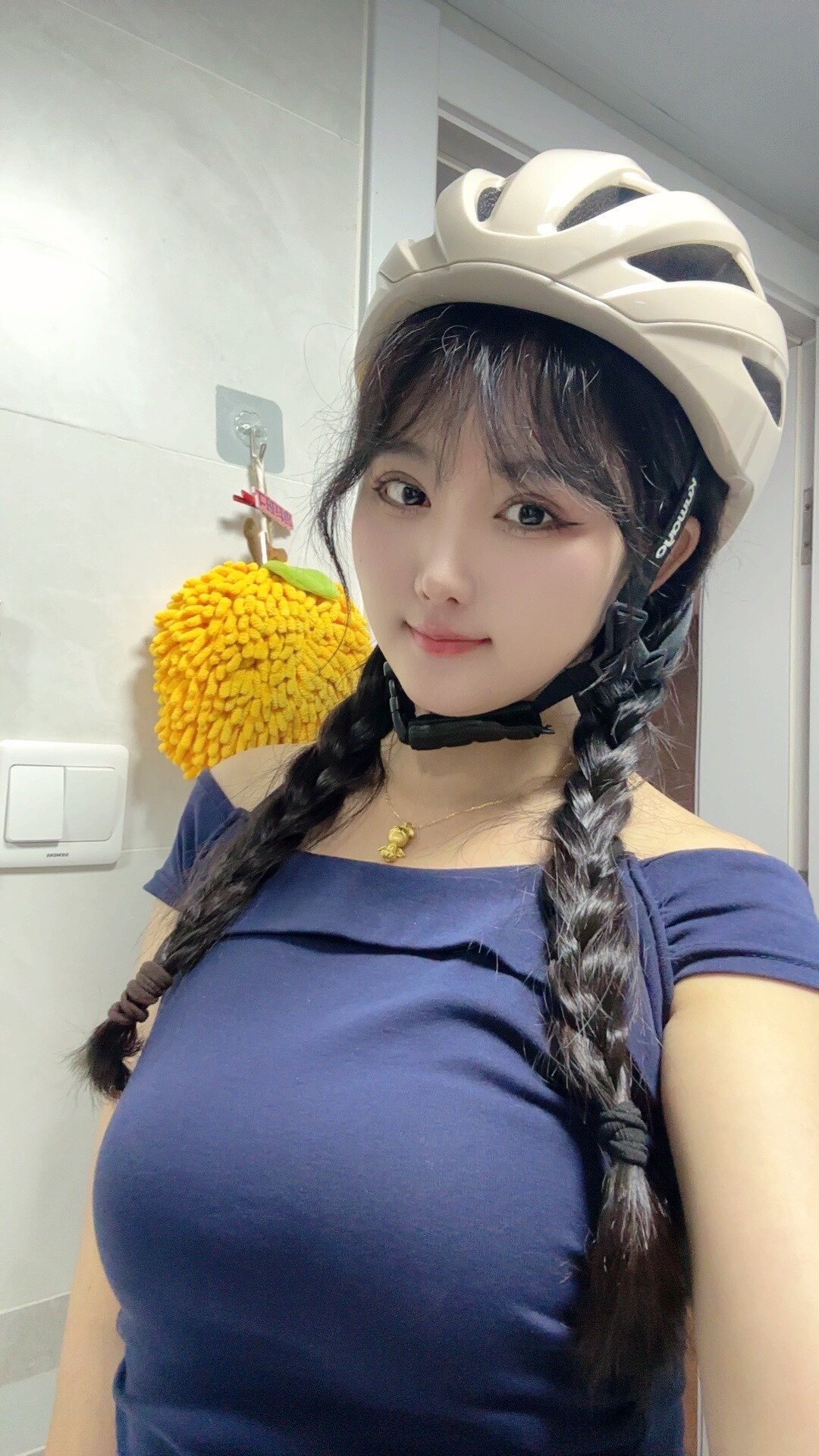 玖绪夏季辣妹挂脖T恤 一字肩露肩设计小露性感 短款紧身勾勒腰线 纯欲风满满