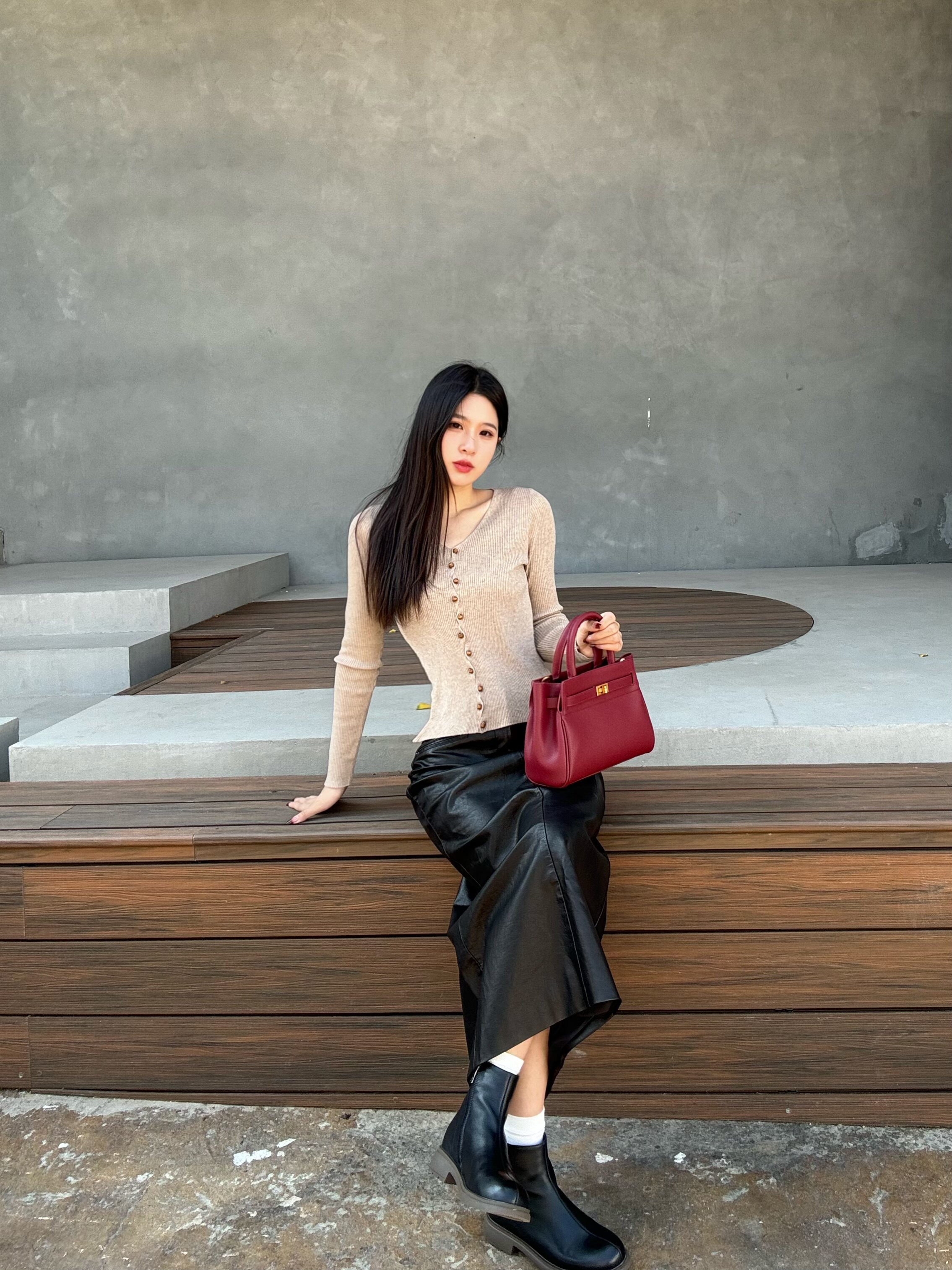 百丽红色新娘婚包 大容量设计装下红包手机 手提斜挎两用更实用