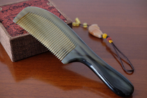 Large horn comb yak horn comb portable massage comb anti-alopecia anti-static lettering