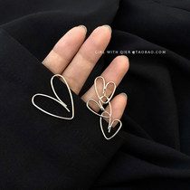 Asymmetric hollow love earrings temperament Net Red simple summer earrings cold wind female 2021 new earrings