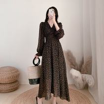 Spring clothing 2021 new v collar black Crushed Flowers Dress Style Vintage Retro Little Flowers Skirt Over Kneecap Waist Snowspun Long Dress