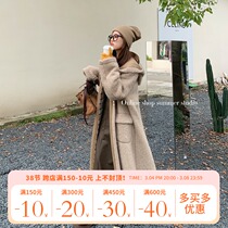 Summer home 2021 autumn and winter new medium long style with knee joint cap loose lamb wool jacket female thickened fur integrated