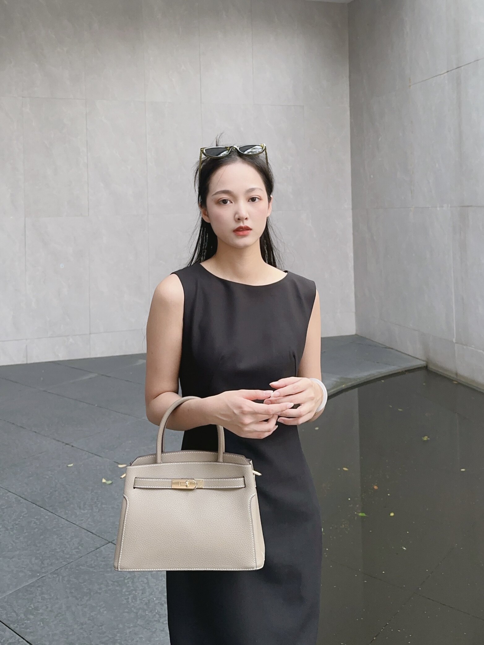 百丽鎏金岁月凯莉包 质感牛皮高级耐磨 大容量通勤 妈妈包婚包两用