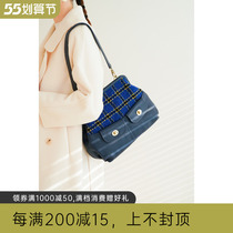 Small fragrant wind retro famous and famous atmosphere a full of coarse flowers of the French Department of lambskin vintage bag