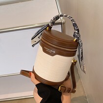 France Cone Koery genuine leather retro womens bag 100 hitch 2022 new stylish slanted satchel hand bucket bag
