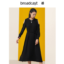 Broadcast 2021 autumn new Korean version off-the-shoulder A-word long dress female DDM3LD040 Everything is silent as a fan