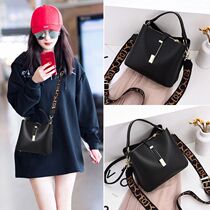 Hong Kong bag women's 2021 new tide large capacity handbag Joker shoulder messenger bag fashion soft leather bucket bag