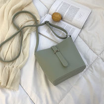 Hong Kong wind forest small bag womens bag new 2020 Korean version of the tide simple and versatile messenger bag fashion shoulder bucket bag