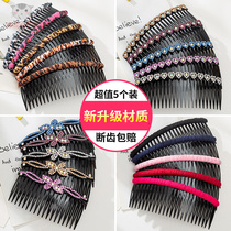 A clip of a clip for a girl with a clip like a comb and a clip of the back of the infant with a clip in the middle of the clip.