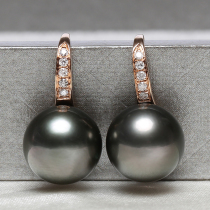 Xinlun 18K gold heel shoe seawater Taxiti black peacock earrings with round light