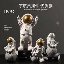 High-end on-board pendulum Internet Red Nordic Creative Astronaut Astronaut Car Adornment Birthday Gift Men And WomenS)