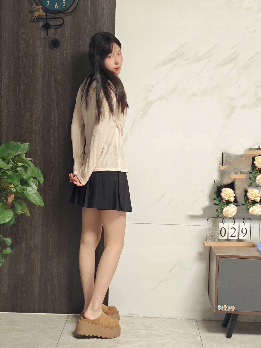 cvrv勃肯包头半拖鞋：7.5cm松糕底的春日慵懒显高美学