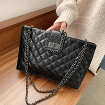 Singapore light and luxurious womens bag genuine leather 100 lap single shoulder inclined satchel chain Korean version girl with oblique satchel red texture