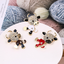 Brave cattle not afraid of difficulties 2021 Zodiac cow mascot brooch cute cartoon pin clothing accessories