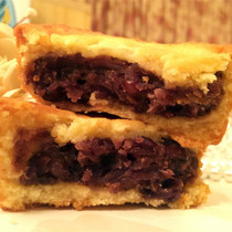 Northeast specialty traditional old-fashioned bean paste moon cake red bean stuffing handmade Mid-Autumn pastry heart homemade red beans