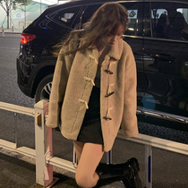 celine pianna lamb wool coat female winter Korean version loose fur integrated horn button thickened large coat