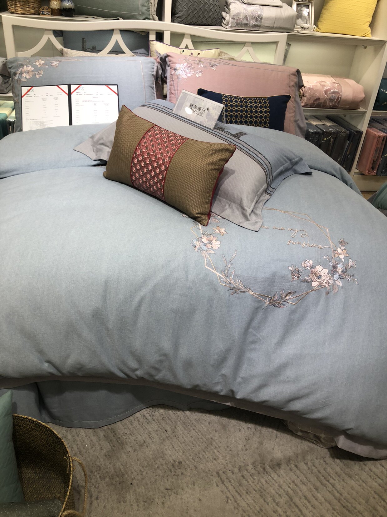 Quality 100's Color Spinning Embroidery Pure Cotton Four-piece Camel Warm Velvet Texture Thick Soft 1 8 Beds