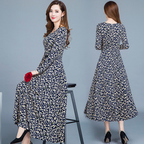 Feminine dress 2019 new women's spring and autumn temperament long autumn bottoming slim floral dress