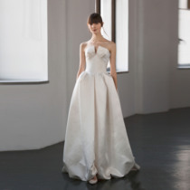 Simple forest department 2021 new bandeau Qi satin wedding dress princess tail noble elegant travel light wedding dress