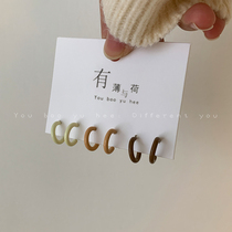 Morandi color C- shaped earrings set female gentle temperament advanced semi-round earrings simple niche design sense earrings