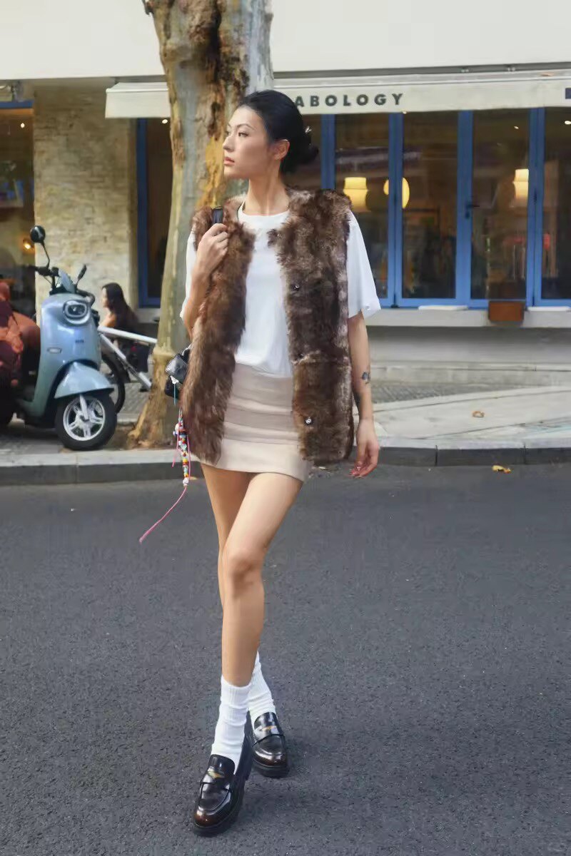 宋佳同款百丽海鸥乐福鞋2.0：厚底真皮的英伦飒爽美学