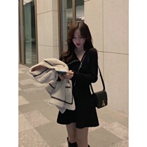 Europe station 2020 Hepburn wind base knitted small black skirt oblique collar waist design temperament short dress female