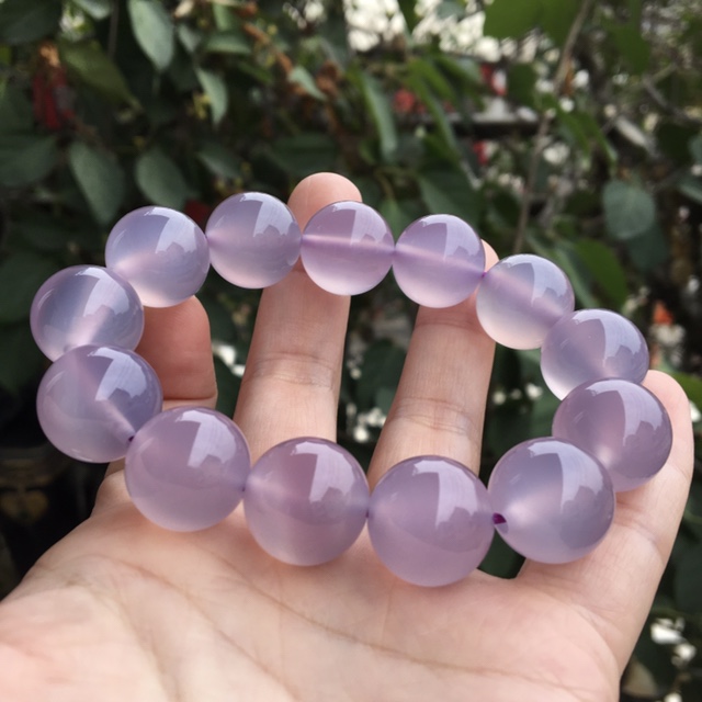 莲香玉影：天然玉髓玛瑙链坠的艺术之美