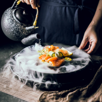 Creative sassy dry ice plate Japanese salmon seafood sushi restaurant hotel hotel high-end flat plate plate