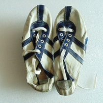 Sports theme old object props 70 s Great Wall brand cowhide student track and field sports competition nail shoes