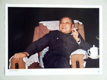 Deng Xiaopings portrait photo Hall sofa sitting like the reform and opening up chief designer old version of real products 97 years