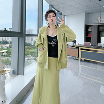 Two pieces of 200-pound fat MM top coat half-body skirt suit for the new high-end salt system in autumn women's clothing