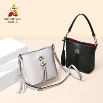Scarecrow womens bag new womens bag trendy Korean version wild shoulder messenger bag small bucket bag special tassel
