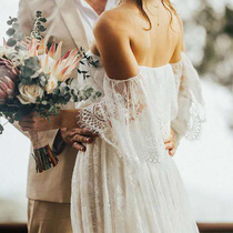 Original design brand Bohemian off-the-shoulder personality bridal beach travel shot light wedding dress Lace vintage split