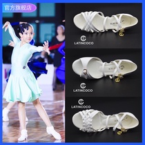 Cocoa era dancing shoes childrens Latin shoes flat heel girls soft leather white shoes elite group denim chacha