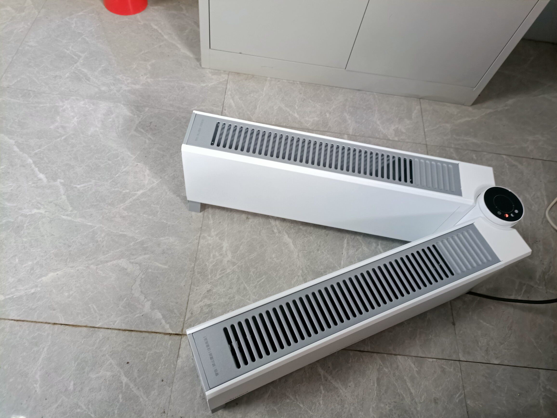 踢脚线取暖器和油汀取暖器哪个好，踢脚线取暖器和普通取暖器的区别