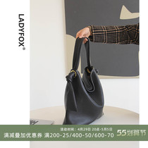 Winter new genuine leather single shoulder armband undercoat female niche design texture large capacity soft leather bucket handbag portable tote bag