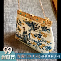 The Pavilion is deeply rooted in the four seasons.