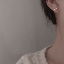 Knock on cute Mini small ear nail Tongbody 925 pure silver plated white gold without fade earrings delicate Korean version of small animal