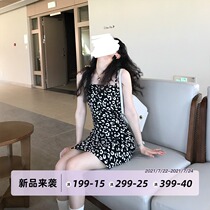 Dongri is a CURLY LITTLE HOTTIE BAO WEN sundress a word retro temperament dress 2021 new spring