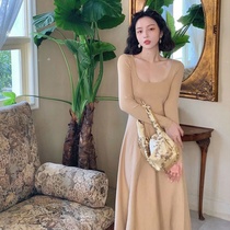 Wine afternoon homemade Hong Kong style retro 2020 autumn new square collar long-sleeved knitted dress female high waist thin skirt