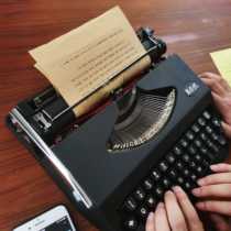 The manager recommended hero hero old mechanical English typewriter Russian retro typewriter nostalgic gift for students