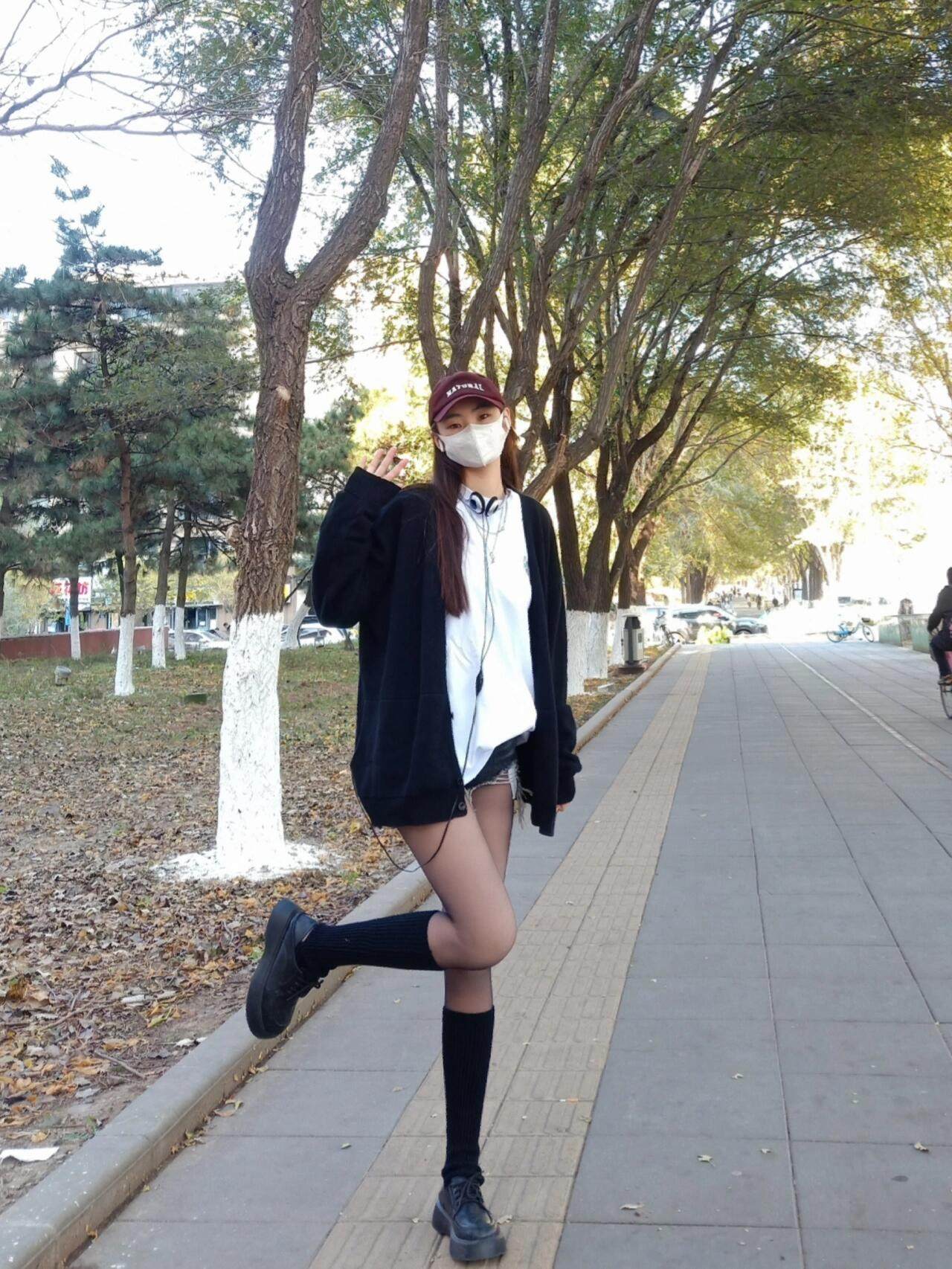 小野和子冬季黑丝光腿神器 加绒双层设计保暖不臃肿 替换装方便实用