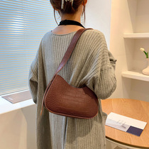 French niche womens bag 2021 New Tide stone pattern retro armpit bag simple versatile shoulder shoulder bag