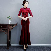 Luxury high-end wedding mother Cheongsam dress Gold velvet beaded performance catwalk banquet long fishtail dress
