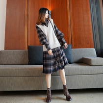 2021 new womens autumn dress temperament chic French niche senior design sense knitted shirt dress set