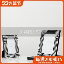 Brief Modern Black & White Wooden Photo Frame Bedroom Countertop Pendulum Boilerplate Room 6 Inch Picture Frame Soft Adornment Furnishing